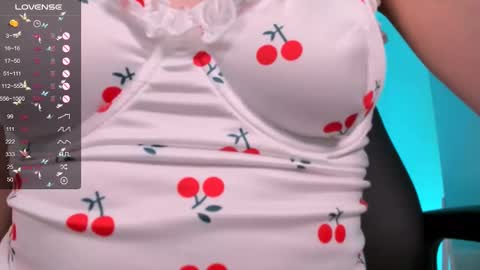 Snapshot of naturelly chatting on February 26, 6:21 pm Melisa  FOLLOW ME  online show from February 26, 6:21 pm