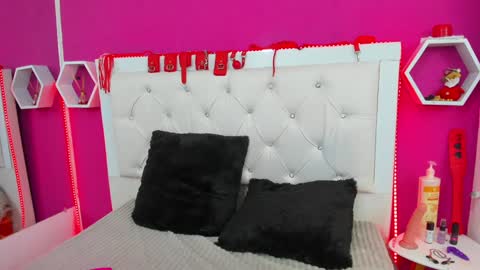 Snapshot of naty_dubois chatting on December 5, 6:43 am Naty online show from December 5, 6:43 am