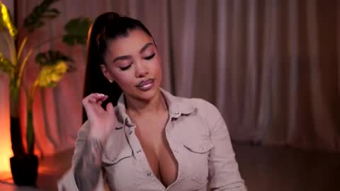 Snapshot of natydesiree chatting on May 12, 7:11 pm Naty online show from May 12, 7:11 pm