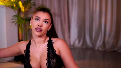 Snapshot of natydesiree chatting on May 27, 7:44 pm Naty online show from May 27, 7:44 pm
