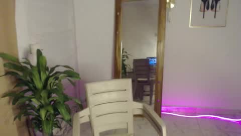 Snapshot of natzumi_mcqueen chatting on May 1, 9:30 pm Stella Mcqueen online show from May 1, 9:30 pm