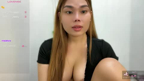 Snapshot of natzumiee_ chatting on February 9, 1:26 pm Shuvee Keiko Half Japanese Half Pinay online show from February 9, 1:26 pm