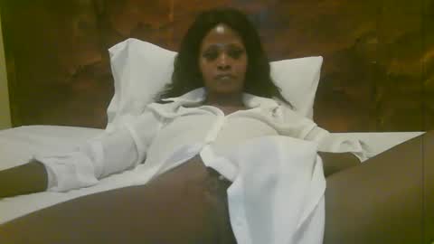 Snapshot of naughty_babe000 chatting on April 25, 1:52 pm alisha online show from April 25, 1:52 pm
