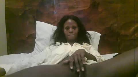 Snapshot of naughty_babe000 chatting on May 12, 1:52 pm alisha online show from May 12, 1:52 pm