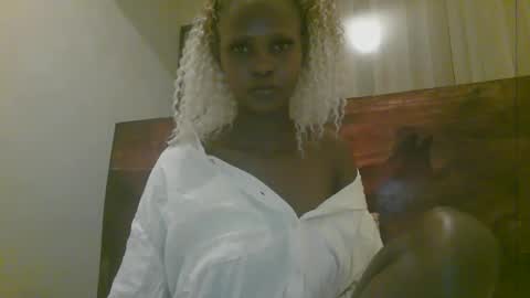 Snapshot of naughty_babe000 chatting on May 19, 6:20 am alisha online show from May 19, 6:20 am