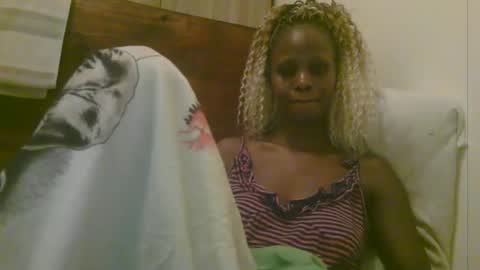 Snapshot of naughty_babe000 chatting on May 19, 6:25 pm alisha online show from May 19, 6:25 pm