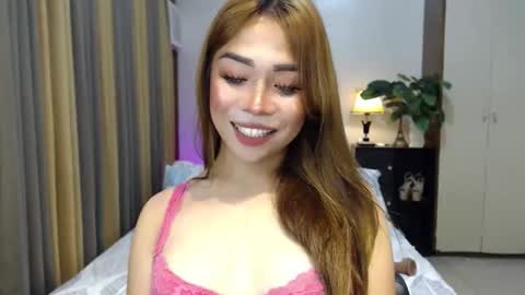 Snapshot of naughty_dreamerxxx chatting on October 22, 6:35 am Queen Jess online show from October 22, 6:35 am