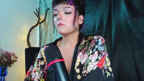 Snapshot of naughty_em_17 chatting on June 8, 1:28 am Em please help me reach 100 thumbs up 3 online show from June 8, 1:28 am