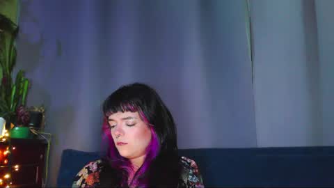 Snapshot of naughty_em_17 chatting on June 21, 4:48 am Em please help me reach 100 thumbs up 3 online show from June 21, 4:48 am
