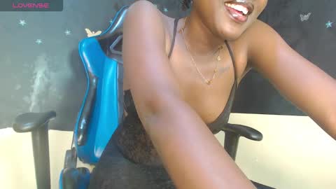 Snapshot of naughty_kitty021 chatting on November 1, 3:58 pm naomi online show from November 1, 3:58 pm