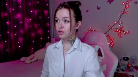 Snapshot of naughty_mablee chatting on October 12, 12:20 am Mable online show from October 12, 12:20 am