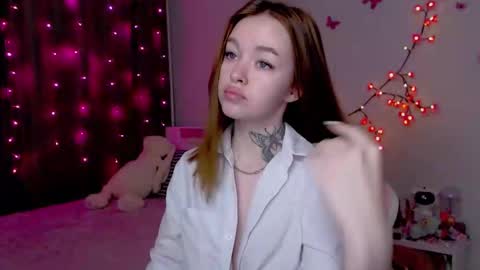 Snapshot of naughty_mablee chatting on October 16, 12:22 am Mable online show from October 16, 12:22 am