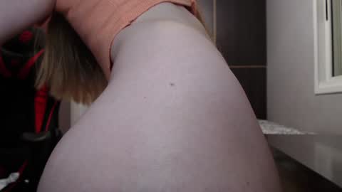 Snapshot of naughty_popa chatting on January 1, 10:43 am Ann online show from January 1, 10:43 am