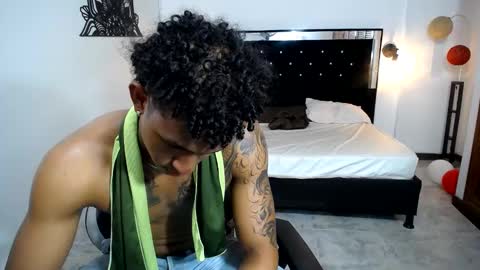 Snapshot of naughty_sebas_ chatting on February 19, 10:09 pm SEBAS online show from February 19, 10:09 pm