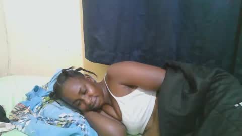 Snapshot of naughty_slender2 chatting on March 27, 8:37 am jn online show from March 27, 8:37 am