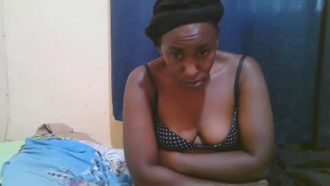 Snapshot of naughty_slender2 chatting on April 6, 4:57 am jn online show from April 6, 4:57 am