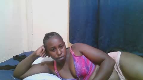 Snapshot of naughty_slender2 chatting on April 11, 7:45 am jn online show from April 11, 7:45 am