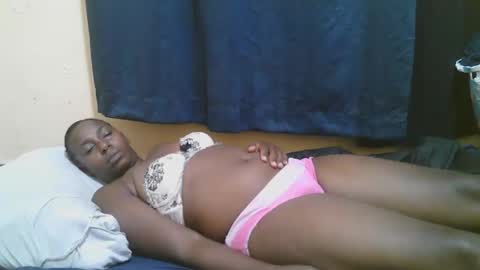 Snapshot of naughty_slender2 chatting on April 12, 9:42 pm jn online show from April 12, 9:42 pm