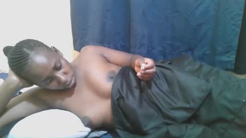 Snapshot of naughty_slender2 chatting on April 15, 11:17 am jn online show from April 15, 11:17 am