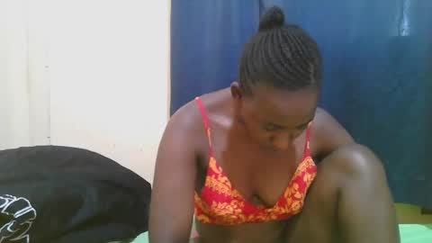 Snapshot of naughty_slender2 chatting on April 18, 7:01 am jn online show from April 18, 7:01 am