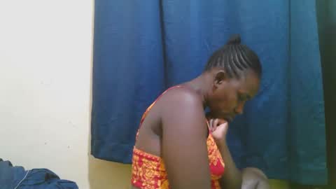 Snapshot of naughty_slender2 chatting on April 18, 7:07 pm jn online show from April 18, 7:07 pm