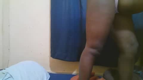 Snapshot of naughty_slender2 chatting on April 20, 6:27 am jn online show from April 20, 6:27 am
