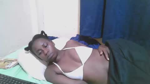 Snapshot of naughty_slender2 chatting on April 27, 3:15 am jn online show from April 27, 3:15 am