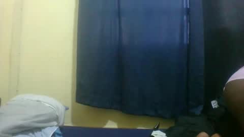Snapshot of naughty_slender2 chatting on May 5, 9:17 am jn online show from May 5, 9:17 am