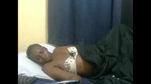 Snapshot of naughty_slender2 chatting on May 8, 1:44 am jn online show from May 8, 1:44 am