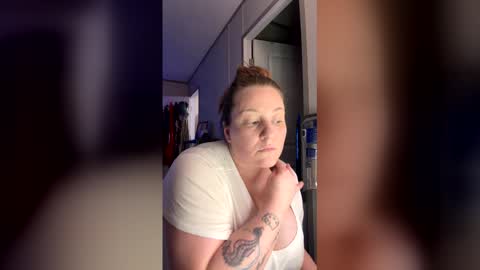 Snapshot of naughtybabe29 chatting on March 21, 3:00 am naughtybabe29 online show from March 21, 3:00 am