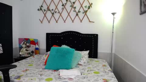 Snapshot of naughtygirl_mmm chatting on June 13, 9:29 am Valeria online show from June 13, 9:29 am
