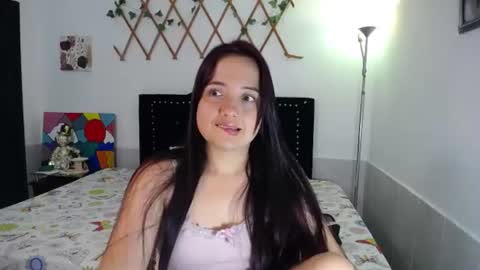 Snapshot of naughtygirl_mmm chatting on June 20, 9:12 am Valeria online show from June 20, 9:12 am