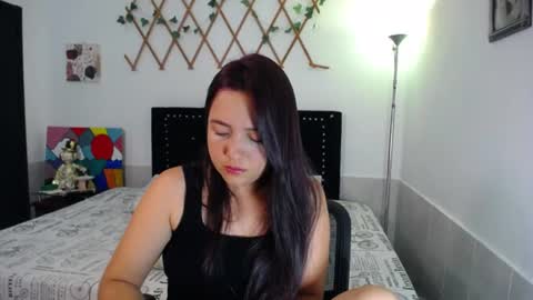 Snapshot of naughtygirl_mmm chatting on June 24, 8:35 am Valeria online show from June 24, 8:35 am