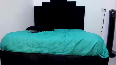 Snapshot of naughtyhoneybee_ chatting on February 10, 7:51 pm naughtyhoneybee_ online show from February 10, 7:51 pm