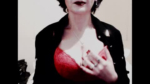 Snapshot of naughtyjenniferxx chatting on February 5, 5:23 am Jenny online show from February 5, 5:23 am