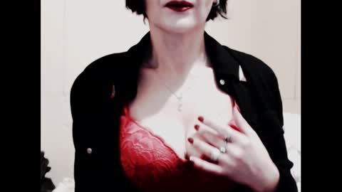 Snapshot of naughtyjenniferxx chatting on March 28, 1:05 am Jenny online show from March 28, 1:05 am