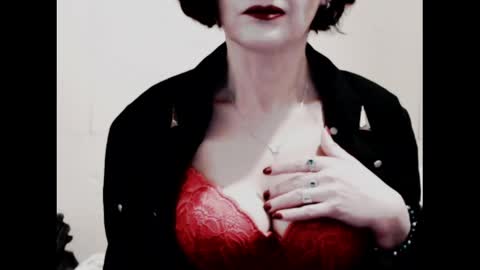 Snapshot of naughtyjenniferxx chatting on April 10, 8:30 am Jenny online show from April 10, 8:30 am