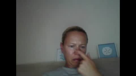 naughtyjennyblondeuk online show from May 22, 6:57 pm