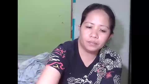 Snapshot of naughtymom26 chatting on October 18, 12:24 am naughtymom26 online show from October 18, 12:24 am