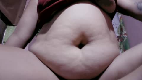 Snapshot of naughtymom_33 chatting on June 14, 2:24 am naughtymom_33 online show from June 14, 2:24 am