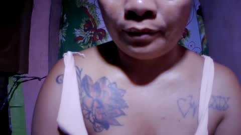 Snapshot of naughtymom_33 chatting on June 16, 7:11 am naughtymom_33 online show from June 16, 7:11 am