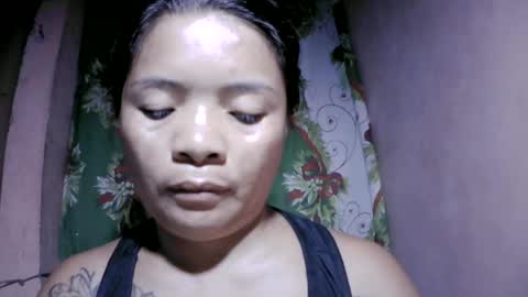 Snapshot of naughtymom_33 chatting on June 19, 9:18 pm naughtymom_33 online show from June 19, 9:18 pm