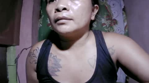 Snapshot of naughtymom_33 chatting on June 20, 9:23 am naughtymom_33 online show from June 20, 9:23 am