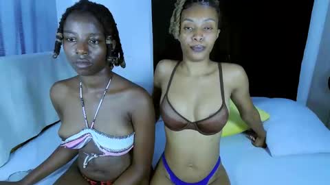 Snapshot of naughtysluts_ chatting on September 18, 11:34 am naughtysluts_ online show from September 18, 11:34 am