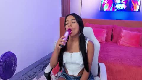 Snapshot of naugthy_skinny chatting on September 27, 6:24 pm Angela online show from September 27, 6:24 pm