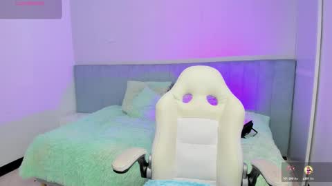 Snapshot of naugthy_skinny chatting on October 13, 5:46 pm Angela online show from October 13, 5:46 pm