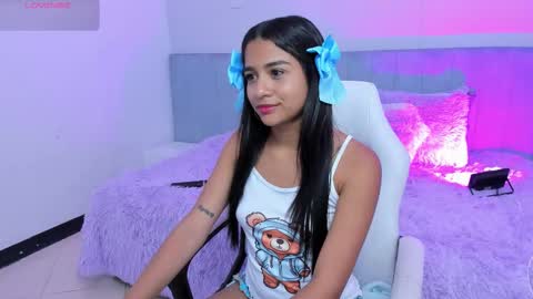 Snapshot of naugthy_skinny chatting on October 16, 6:31 pm Angela online show from October 16, 6:31 pm