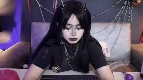 Navier  online show from November 30, 1:59 pm