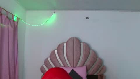 Snapshot of naya_fox1 chatting on January 18, 7:39 pm naya_fox1 online show from January 18, 7:39 pm