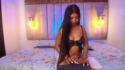 NAYARA  online show from August 6, 3:25 pm